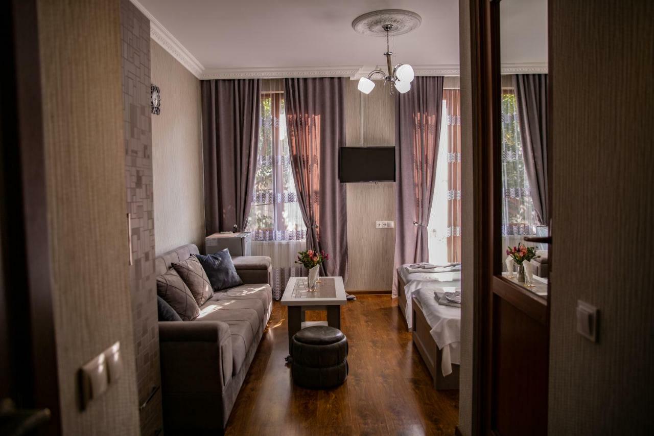 Family Hotel Parajanov Tbilisi Eksteriør billede